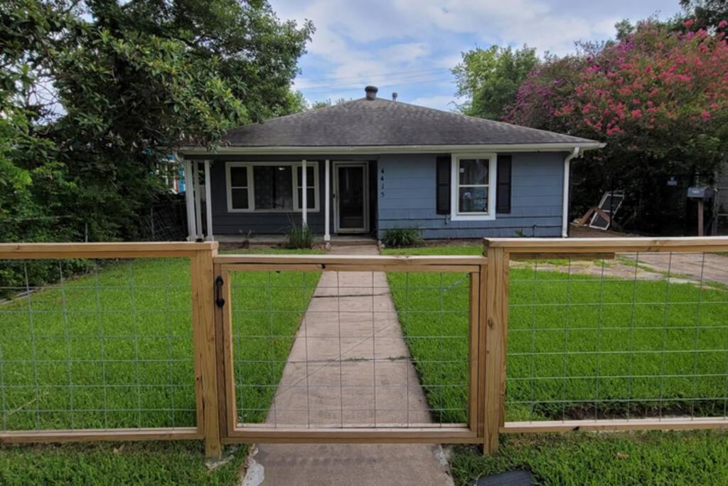 The Harby Street House - Close To U Of H, Stadiums, Downtown, Med Center ヒューストン エクステリア 写真